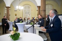 Herrn Prof. Dr. Dr. h.c. Hoch und Herrn Prof. Dr. Hüttemann beim Get-together mit den Förder*innen.